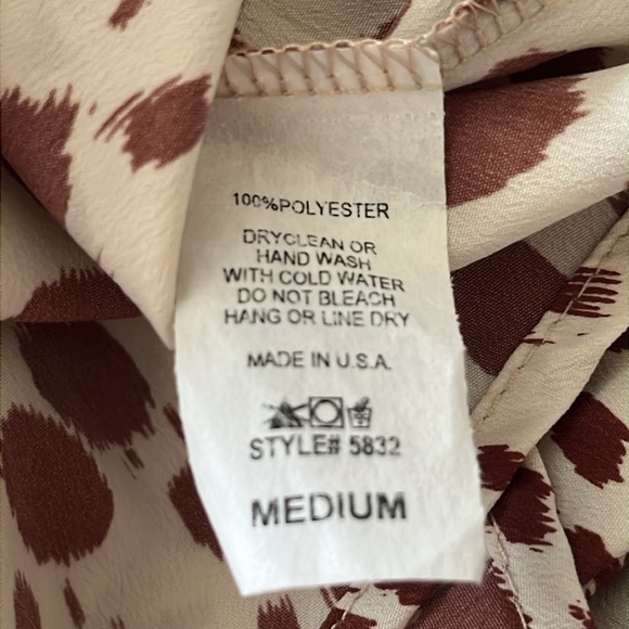 Entro V-Neck Oversized Blouse - Picture 8 of 8